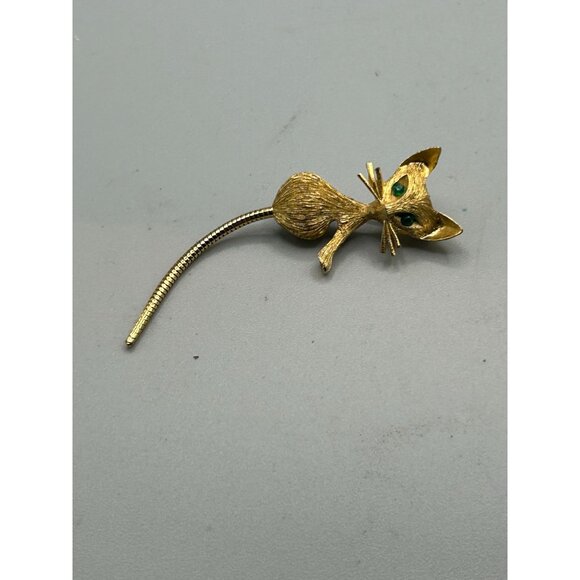 Vintage Cute Cat Kitten Pin Brooch Long Dangling Tail Gold Tone and Green Eyes - Picture 3 of 5